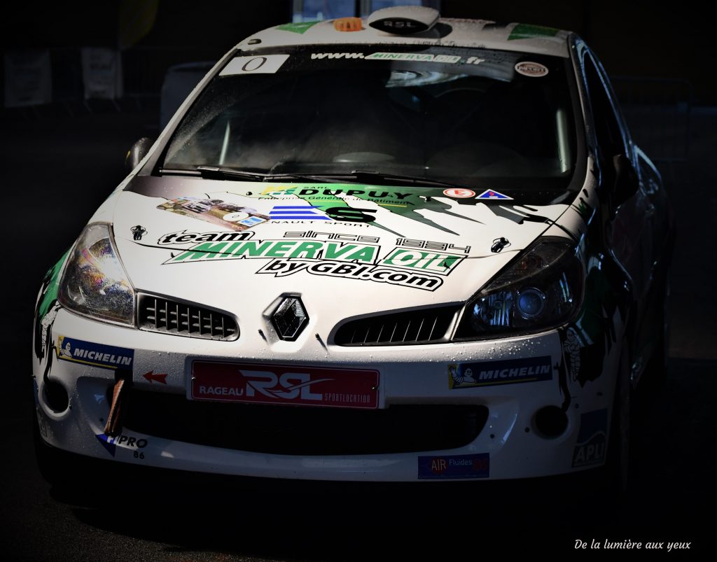 Rallye de la Vienne 2023 photographe De la lumière aux yeux RENAULT Clio R3 Thierry BOISDRON/Isabelle GUIGNARD