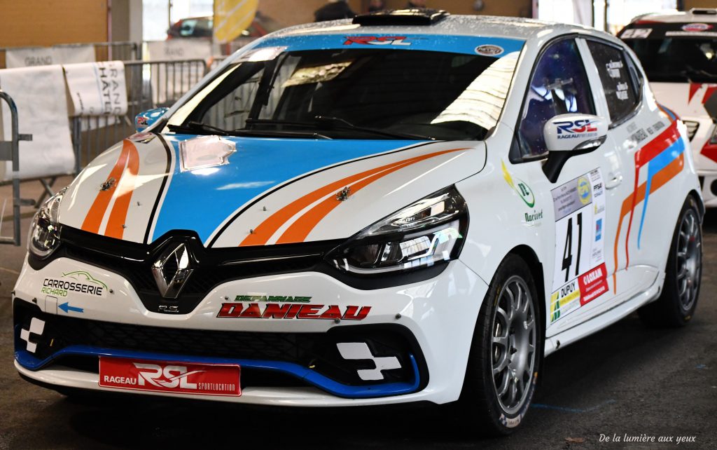 Rallye de la Vienne 2023 photographe De la lumière aux yeux RENAULT Clio IV R3 Christopher TOUVRON/Ophélia CHAIGNE