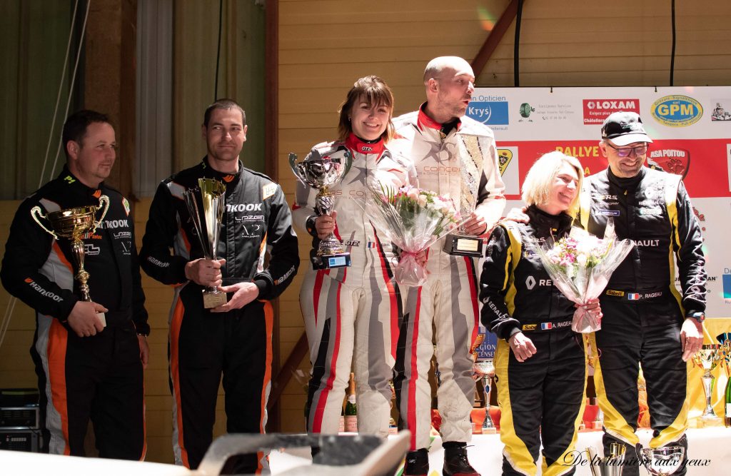 Rallye de la Vienne 2023 podium photographe De la lumière aux yeux