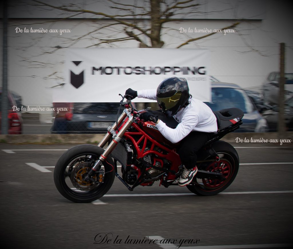 Shooting Romain JEANDROT stunter professionnel Motoshopping Coignières photographe De la lumière aux yeux