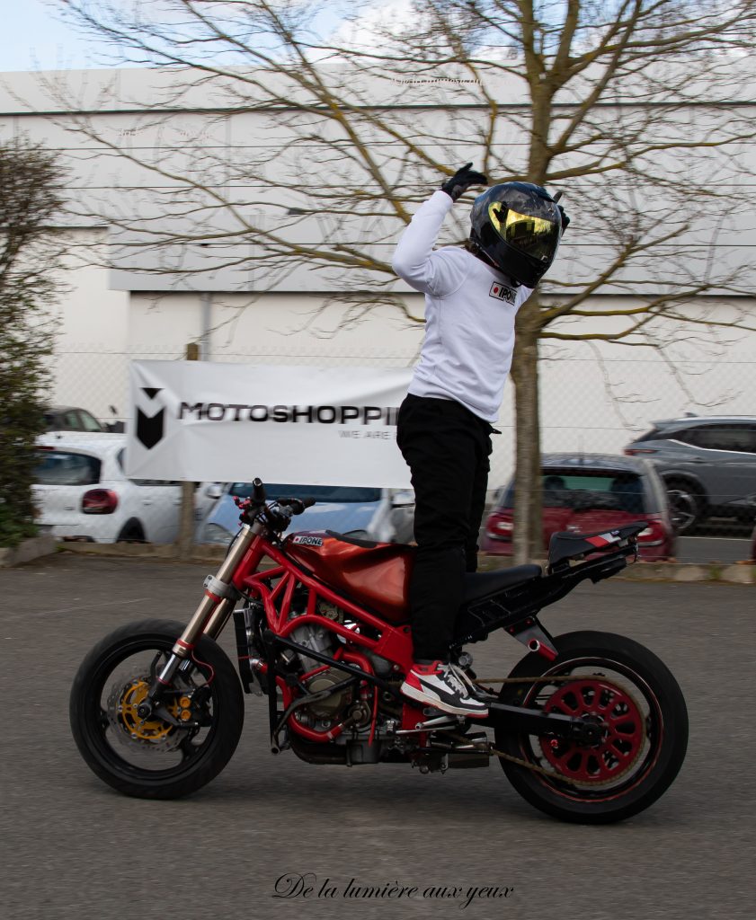 Shooting Romain JEANDROT stunter professionnel Motoshopping Coignières photographe De la lumière aux yeux