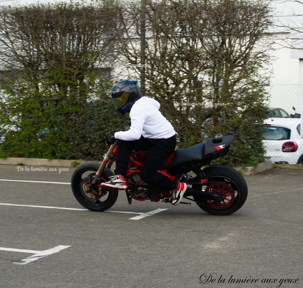 Shooting Romain JEANDROT stunter professionnel Motoshopping Coignières photographe De la lumière aux yeux