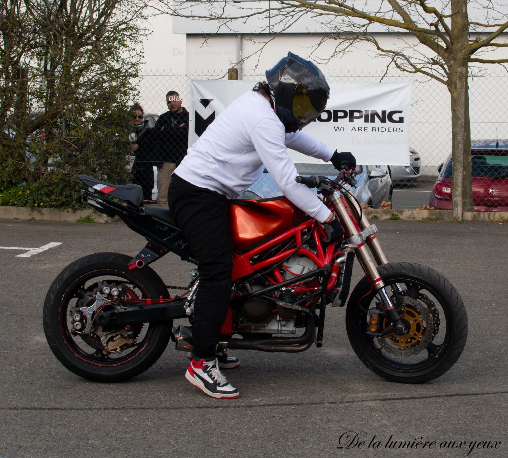 Shooting Romain JEANDROT stunter professionnel Motoshopping Coignières photographe De la lumière aux yeux