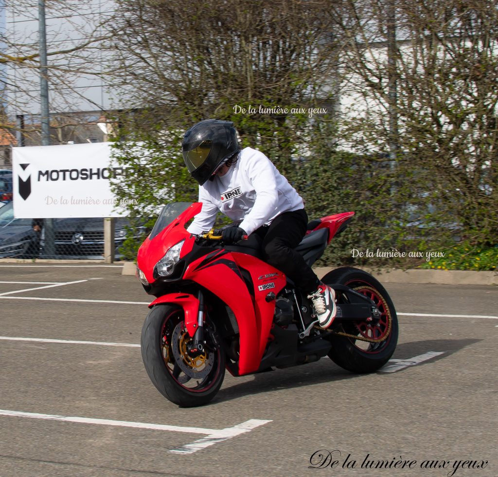 Shooting Romain JEANDROT stunter professionnel Motoshopping Coignières photographe De la lumière aux yeux