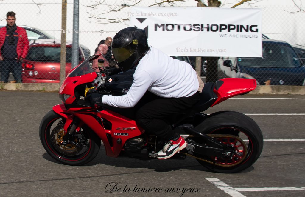 Shooting Romain JEANDROT stunter professionnel Motoshopping Coignières photographe De la lumière aux yeux