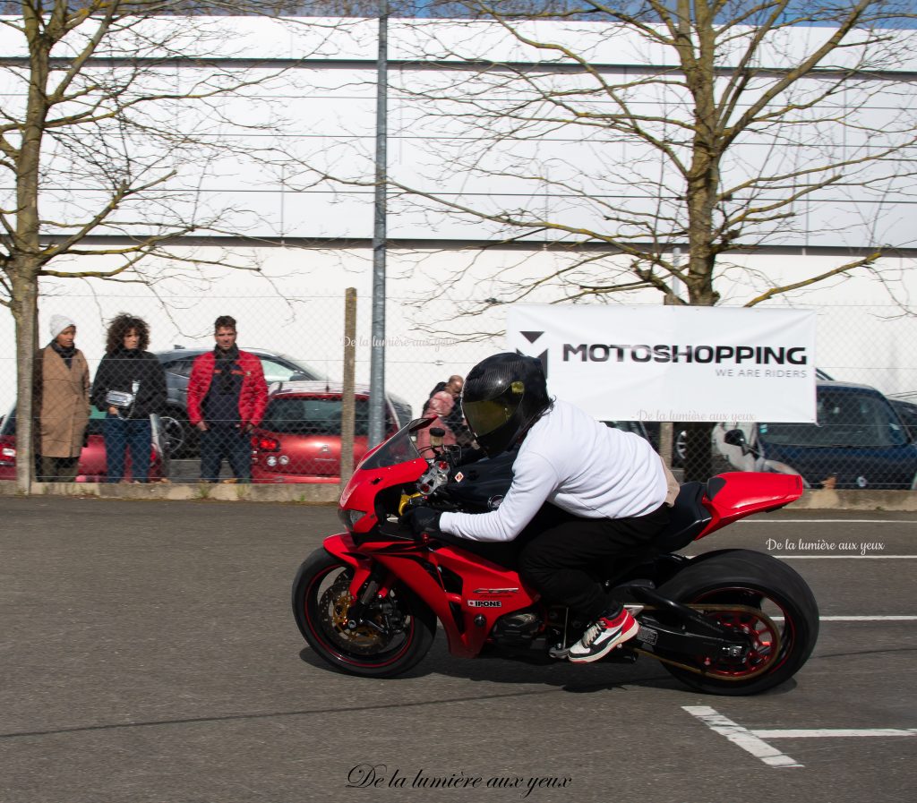 Shooting Romain JEANDROT stunter professionnel Motoshopping Coignières photographe De la lumière aux yeux