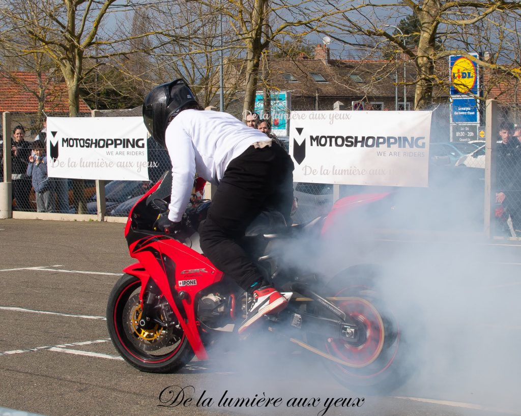 Shooting Romain JEANDROT stunter professionnel Motoshopping Coignières photographe De la lumière aux yeux