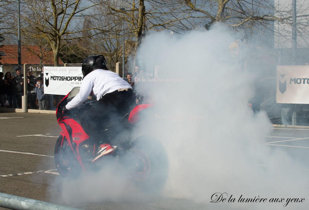 Shooting Romain JEANDROT stunter professionnel Motoshopping Coignières photographe De la lumière aux yeux