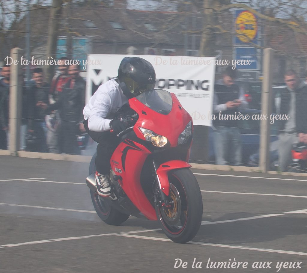 Shooting Romain JEANDROT stunter professionnel Motoshopping Coignières photographe De la lumière aux yeux