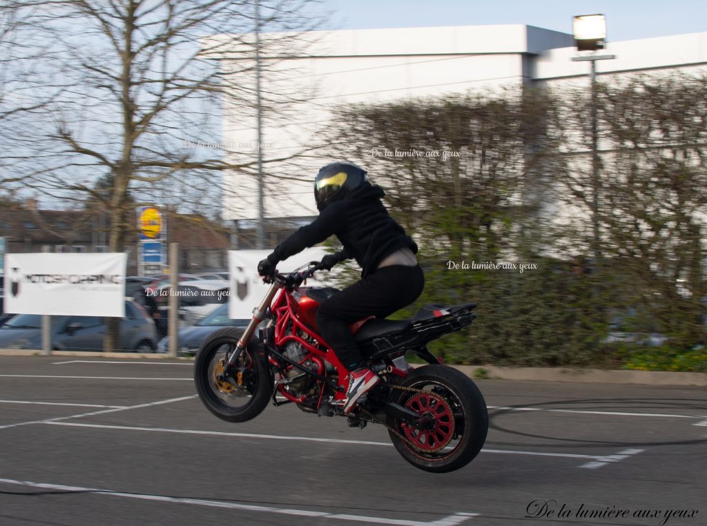 Shooting Romain JEANDROT stunter professionnel Motoshopping Coignières photographe De la lumière aux yeux