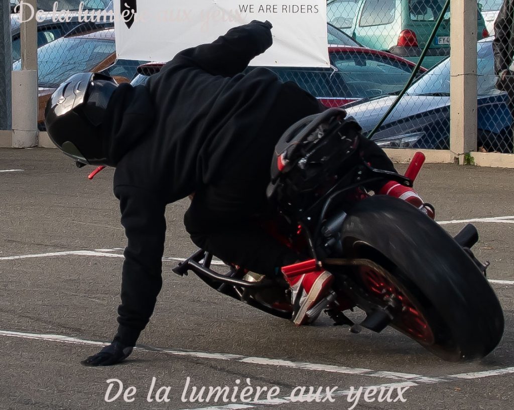 Shooting Romain JEANDROT stunter professionnel Motoshopping Coignières photographe De la lumière aux yeux