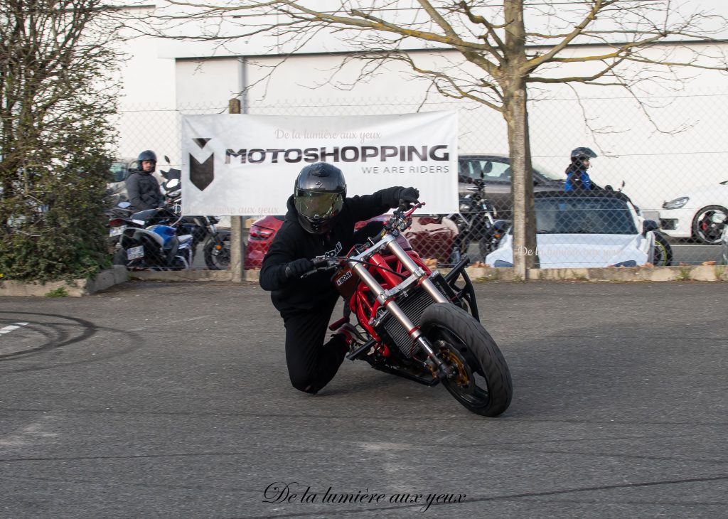 Shooting Romain JEANDROT stunter professionnel Motoshopping Coignières photographe De la lumière aux yeux