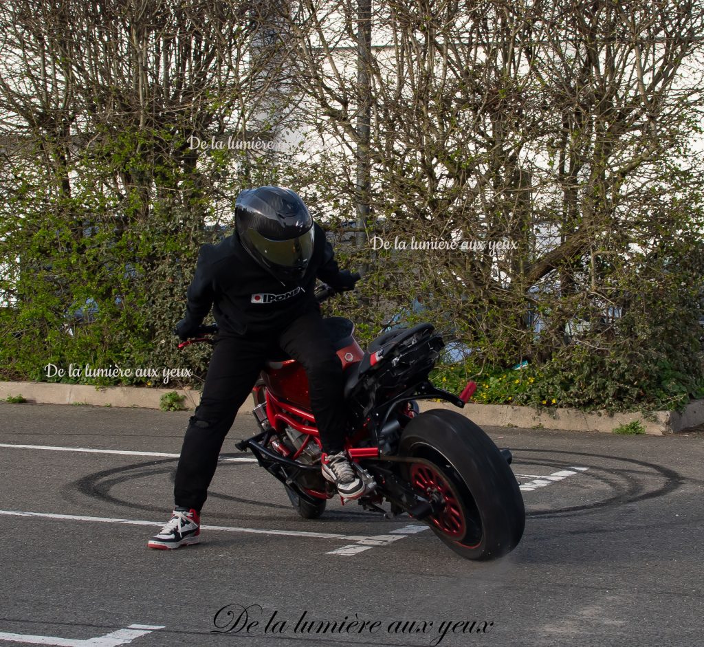 Shooting Romain JEANDROT stunter professionnel Motoshopping Coignières photographe De la lumière aux yeux